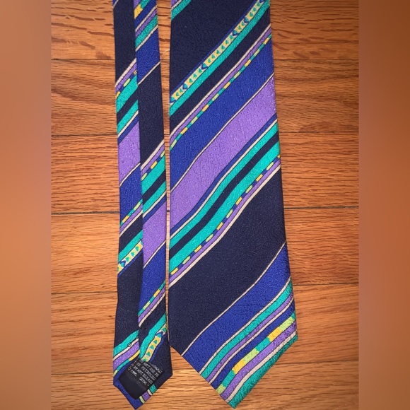 Versace Other - Versace 100% Silk Geometric tie